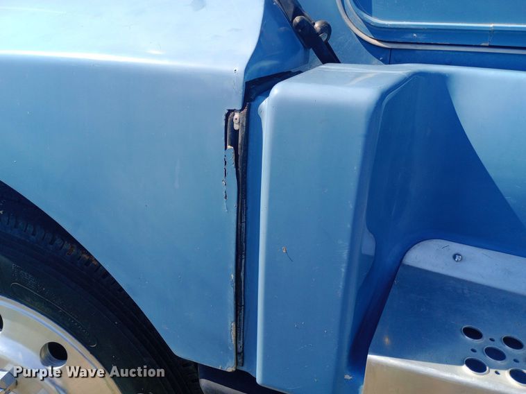 image for item DP1272 1989 Kenworth T660 semi truck