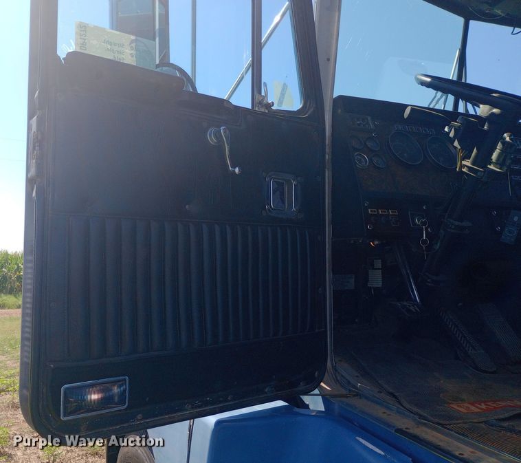 image for item DP1272 1989 Kenworth T660 semi truck