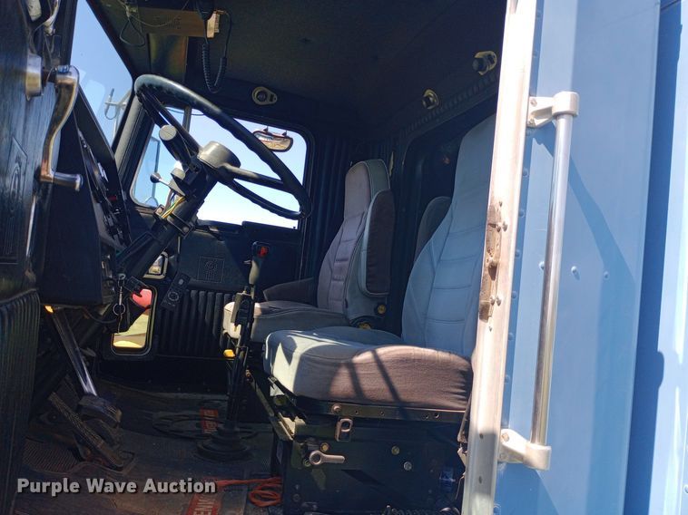 image for item DP1272 1989 Kenworth T660 semi truck