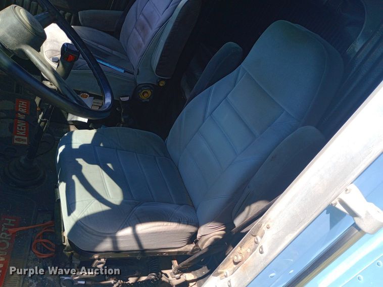 image for item DP1272 1989 Kenworth T660 semi truck