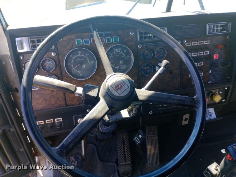 image for item DP1272 1989 Kenworth T660 semi truck