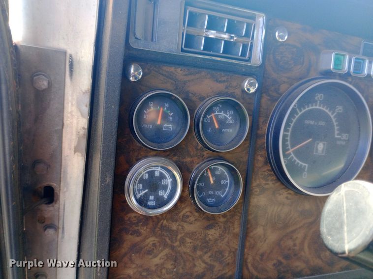 image for item DP1272 1989 Kenworth T660 semi truck