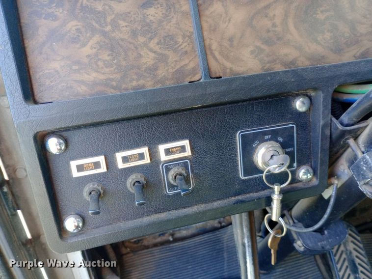 image for item DP1272 1989 Kenworth T660 semi truck