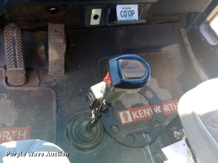 image for item DP1272 1989 Kenworth T660 semi truck