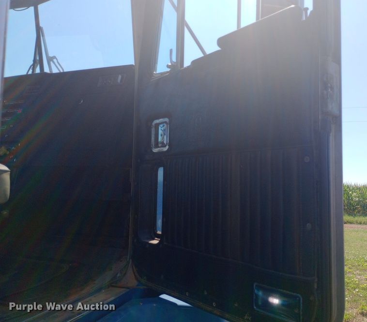 image for item DP1272 1989 Kenworth T660 semi truck