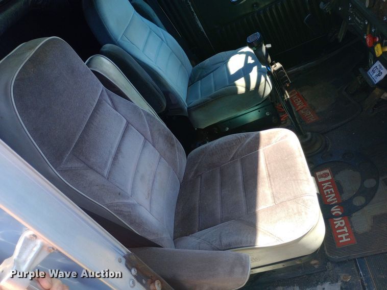 image for item DP1272 1989 Kenworth T660 semi truck