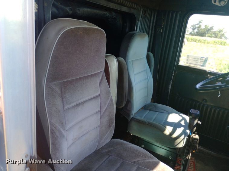 image for item DP1272 1989 Kenworth T660 semi truck