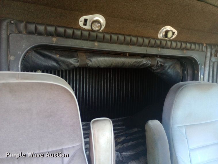 image for item DP1272 1989 Kenworth T660 semi truck