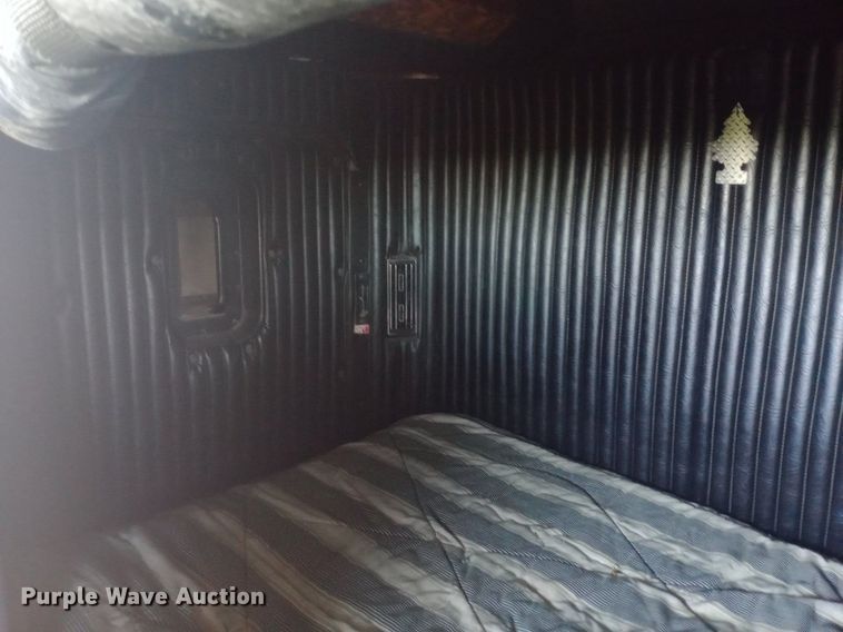 image for item DP1272 1989 Kenworth T660 semi truck