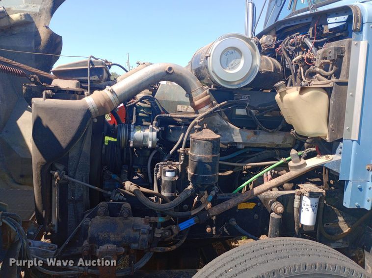 image for item DP1272 1989 Kenworth T660 semi truck