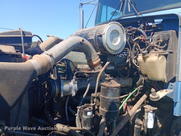 image for item DP1272 1989 Kenworth T660 semi truck