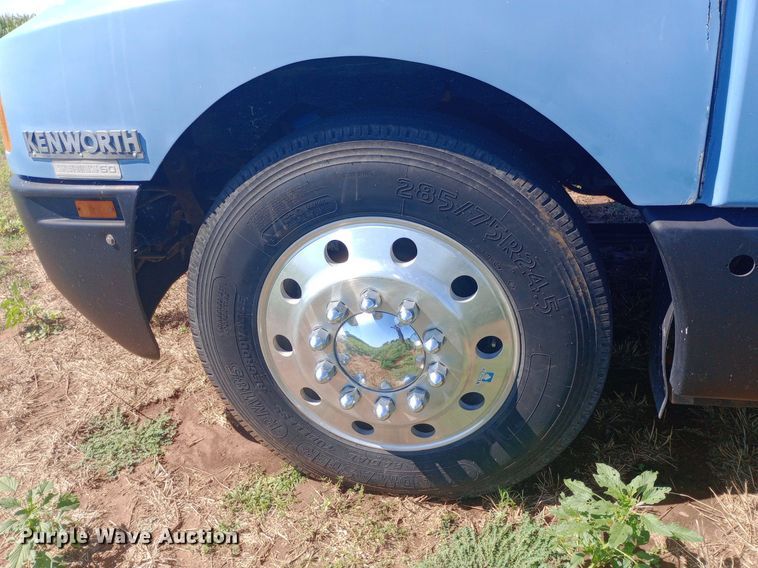 image for item DP1272 1989 Kenworth T660 semi truck