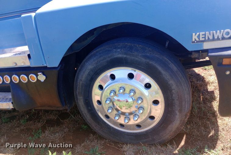 image for item DP1272 1989 Kenworth T660 semi truck