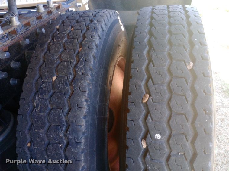 image for item DP1272 1989 Kenworth T660 semi truck