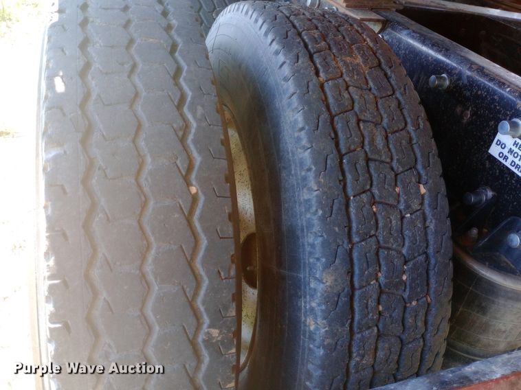 image for item DP1272 1989 Kenworth T660 semi truck