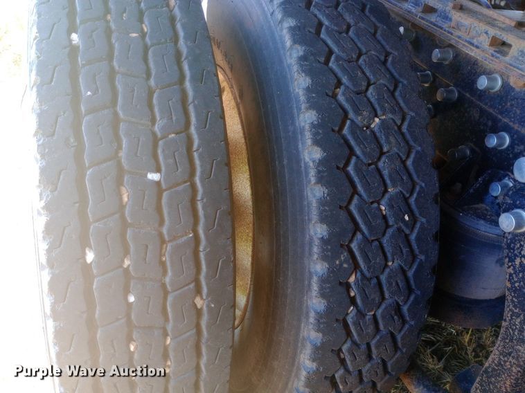 image for item DP1272 1989 Kenworth T660 semi truck