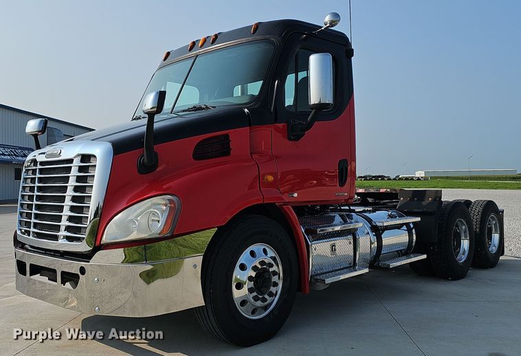 image for item DP6594 2012 Freightliner Cascadia semi truck