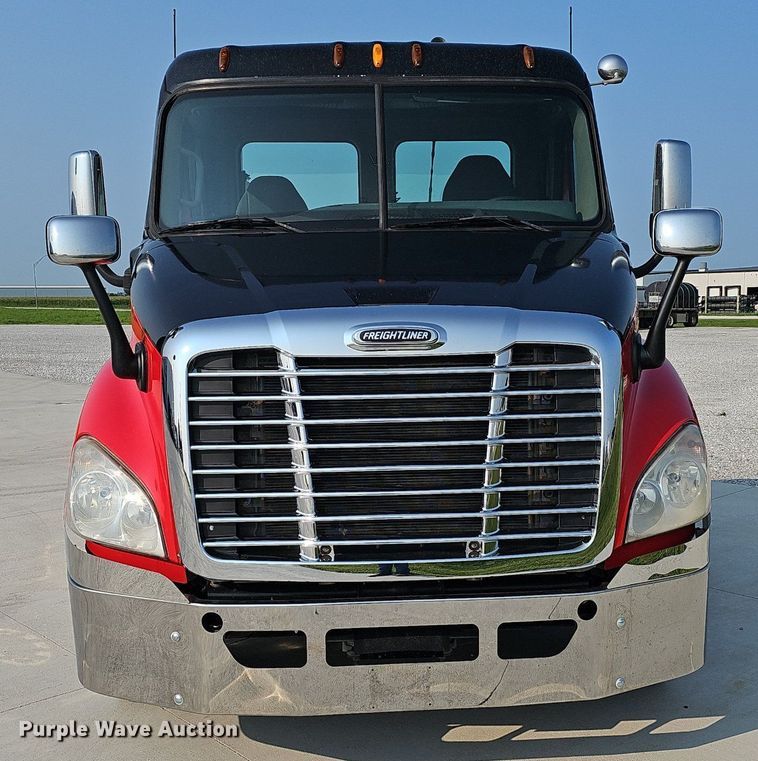 image for item DP6594 2012 Freightliner Cascadia semi truck