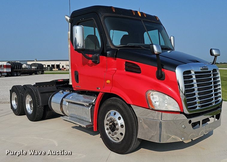 image for item DP6594 2012 Freightliner Cascadia semi truck
