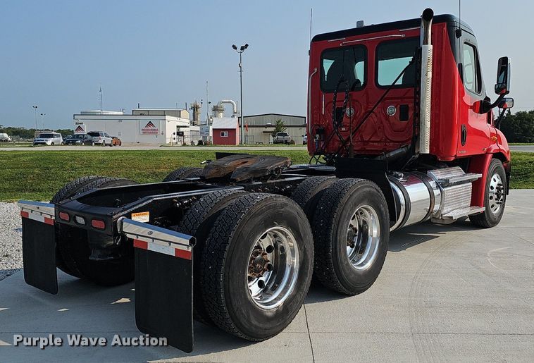 image for item DP6594 2012 Freightliner Cascadia semi truck