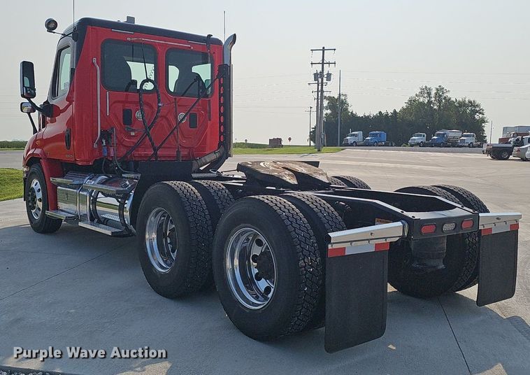 image for item DP6594 2012 Freightliner Cascadia semi truck