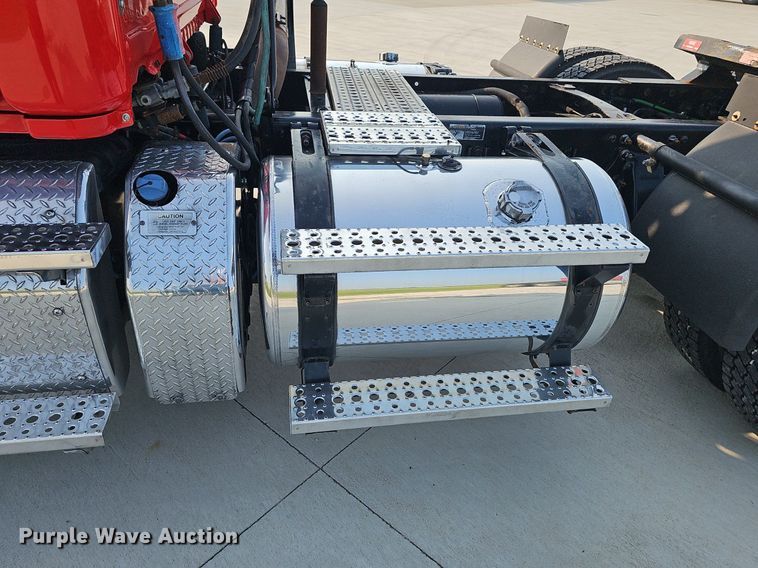 image for item DP6594 2012 Freightliner Cascadia semi truck