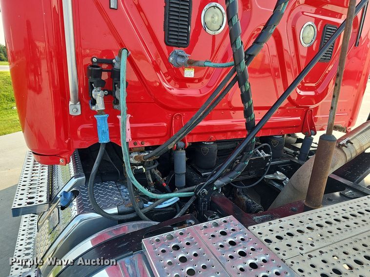 image for item DP6594 2012 Freightliner Cascadia semi truck