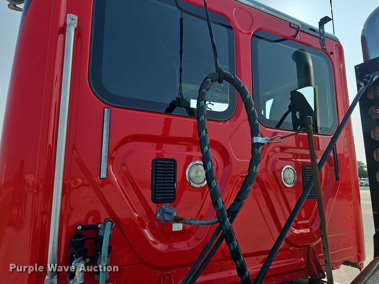 image for item DP6594 2012 Freightliner Cascadia semi truck