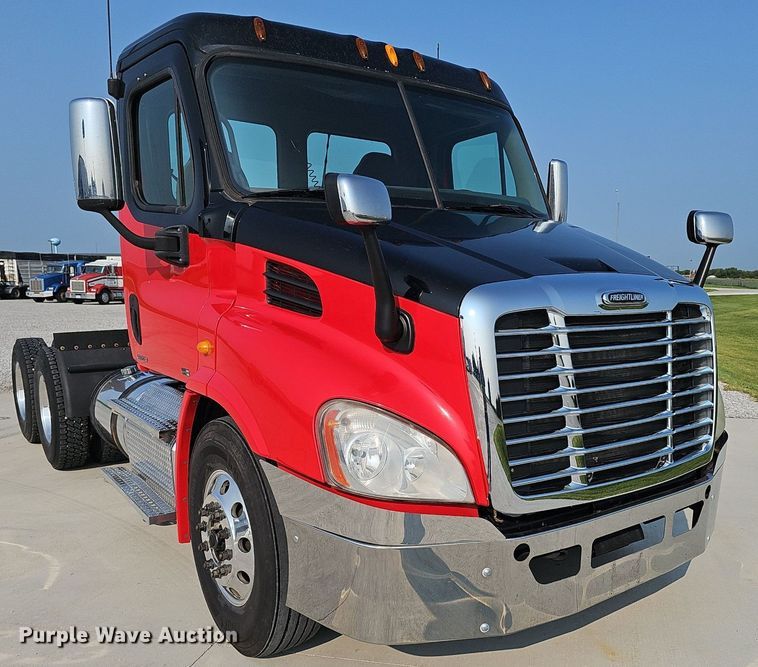 image for item DP6594 2012 Freightliner Cascadia semi truck