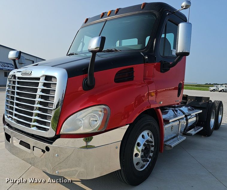 image for item DP6594 2012 Freightliner Cascadia semi truck