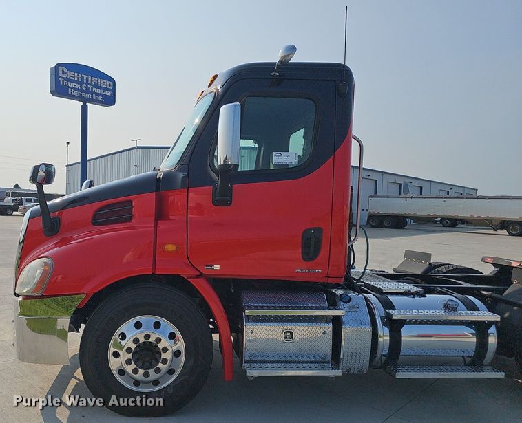 image for item DP6594 2012 Freightliner Cascadia semi truck