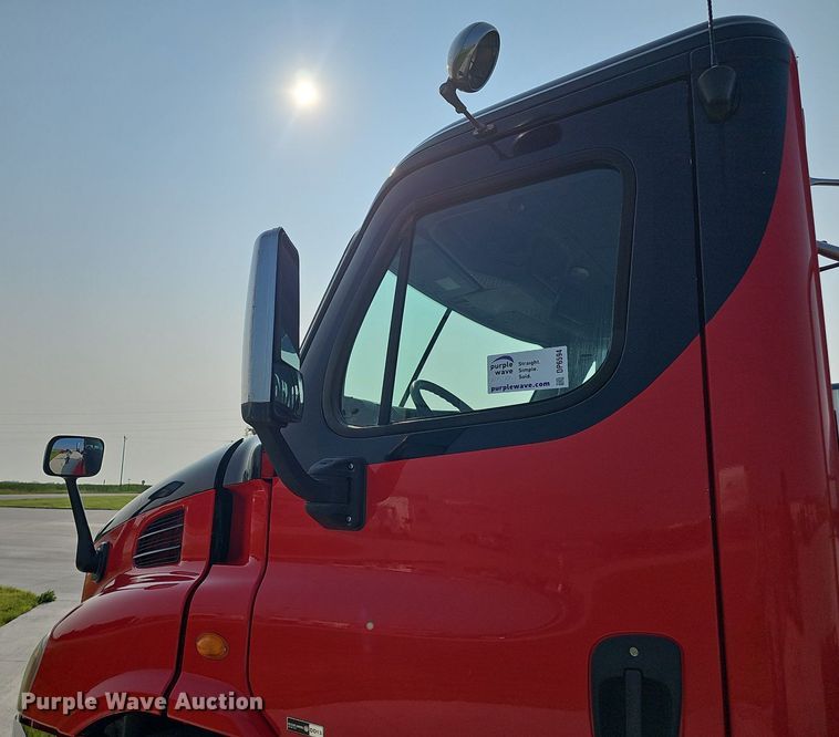 image for item DP6594 2012 Freightliner Cascadia semi truck