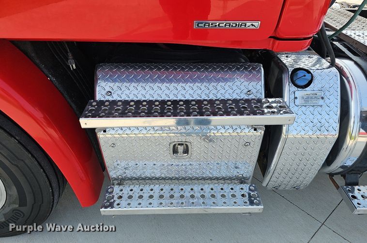 image for item DP6594 2012 Freightliner Cascadia semi truck