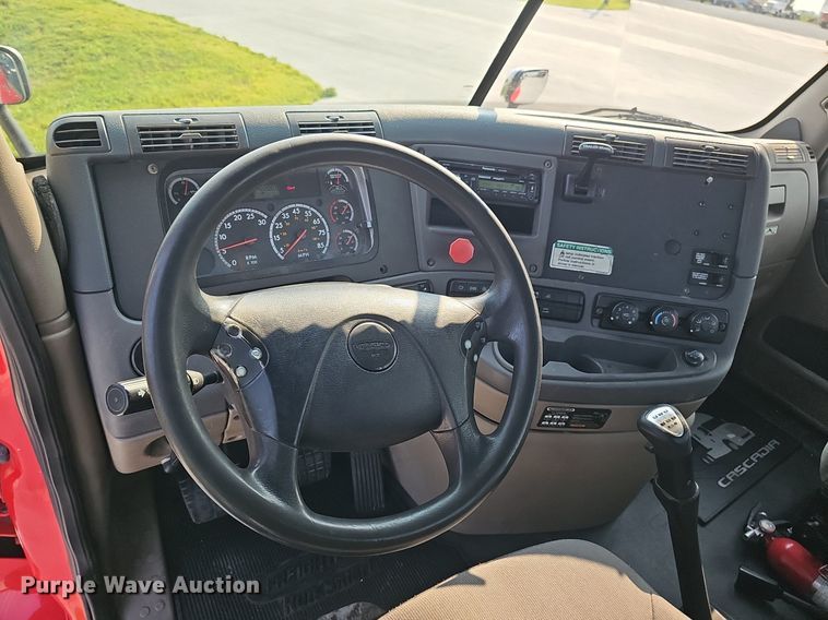 image for item DP6594 2012 Freightliner Cascadia semi truck