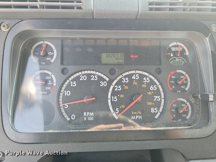 image for item DP6594 2012 Freightliner Cascadia semi truck