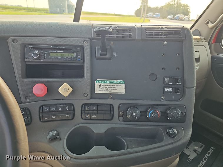 image for item DP6594 2012 Freightliner Cascadia semi truck