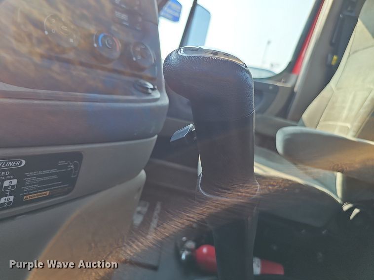 image for item DP6594 2012 Freightliner Cascadia semi truck