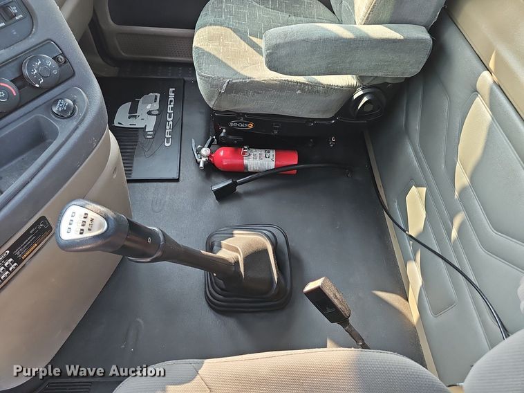 image for item DP6594 2012 Freightliner Cascadia semi truck