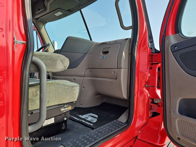 image for item DP6594 2012 Freightliner Cascadia semi truck