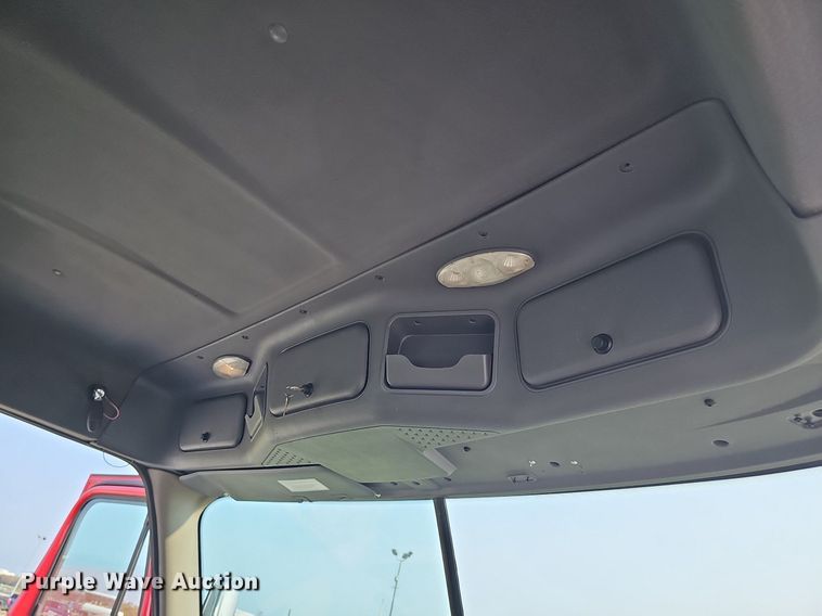 image for item DP6594 2012 Freightliner Cascadia semi truck