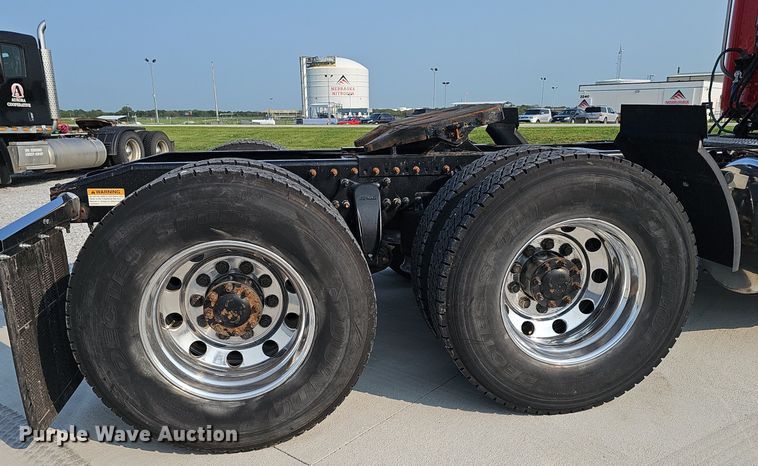 image for item DP6594 2012 Freightliner Cascadia semi truck