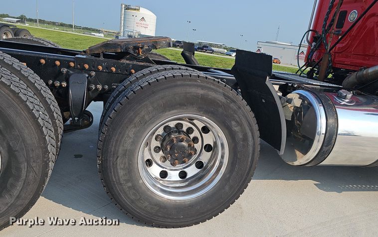 image for item DP6594 2012 Freightliner Cascadia semi truck