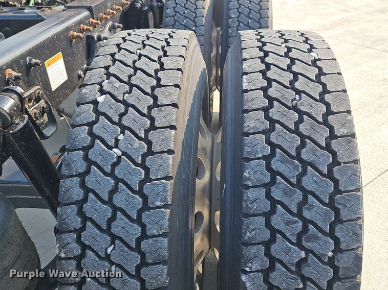 image for item DP6594 2012 Freightliner Cascadia semi truck