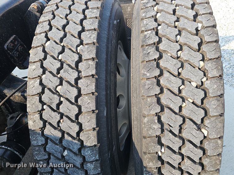 image for item DP6594 2012 Freightliner Cascadia semi truck