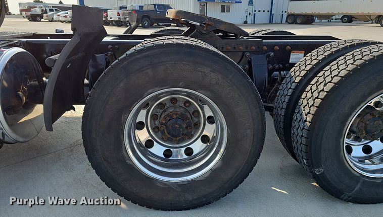 image for item DP6594 2012 Freightliner Cascadia semi truck