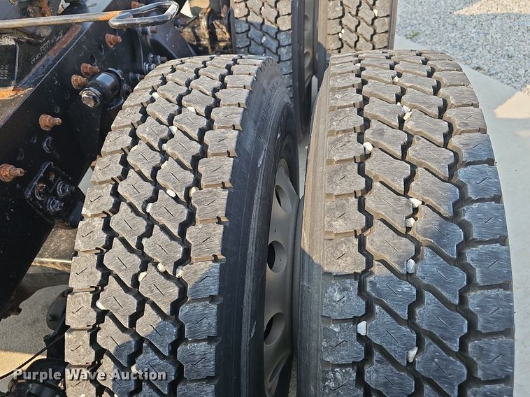 image for item DP6594 2012 Freightliner Cascadia semi truck