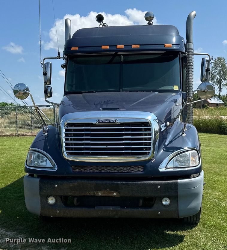image for item DP8431 2005 Freightliner Columbia semi truck