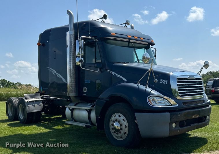 image for item DP8431 2005 Freightliner Columbia semi truck