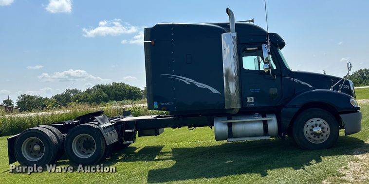 image for item DP8431 2005 Freightliner Columbia semi truck