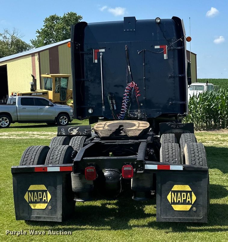 image for item DP8431 2005 Freightliner Columbia semi truck